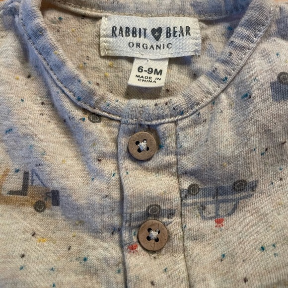 Rabbit & Bear Baby 6-9 mo onesies Car/bus/truck Print very precious!! - Picture 3 of 6